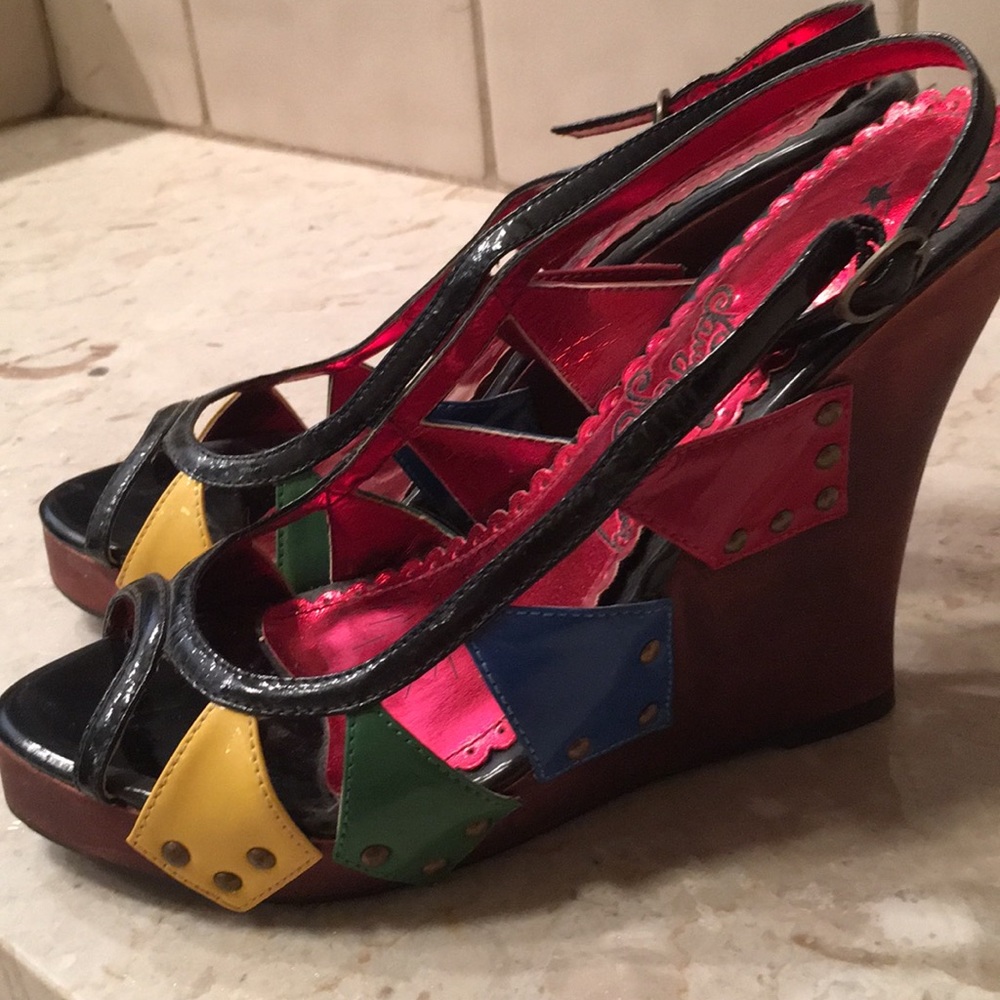 NAUGHTY MONKEY wedge sandals 4”